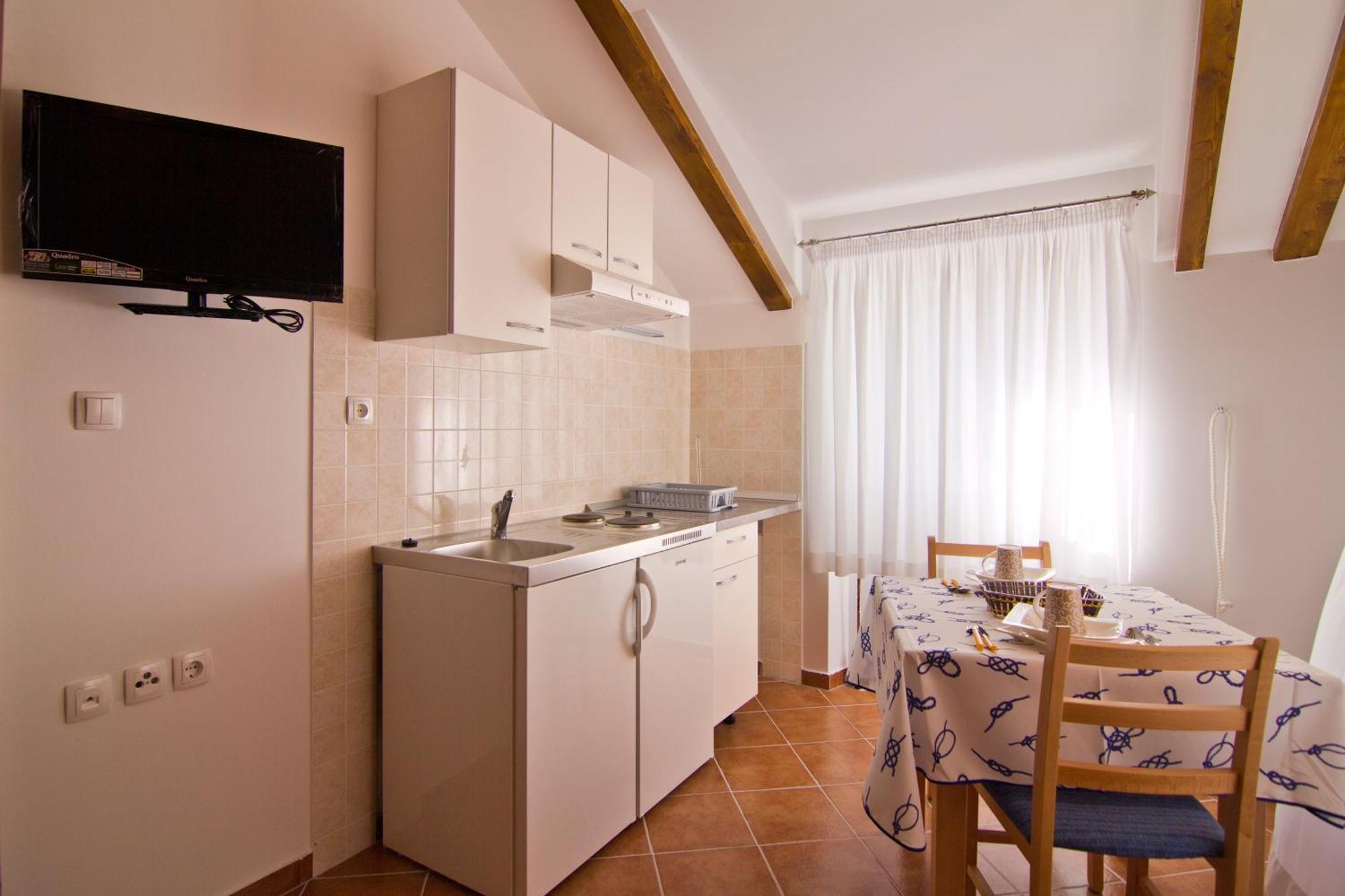 Apartments Donika Komiza Bagian luar foto