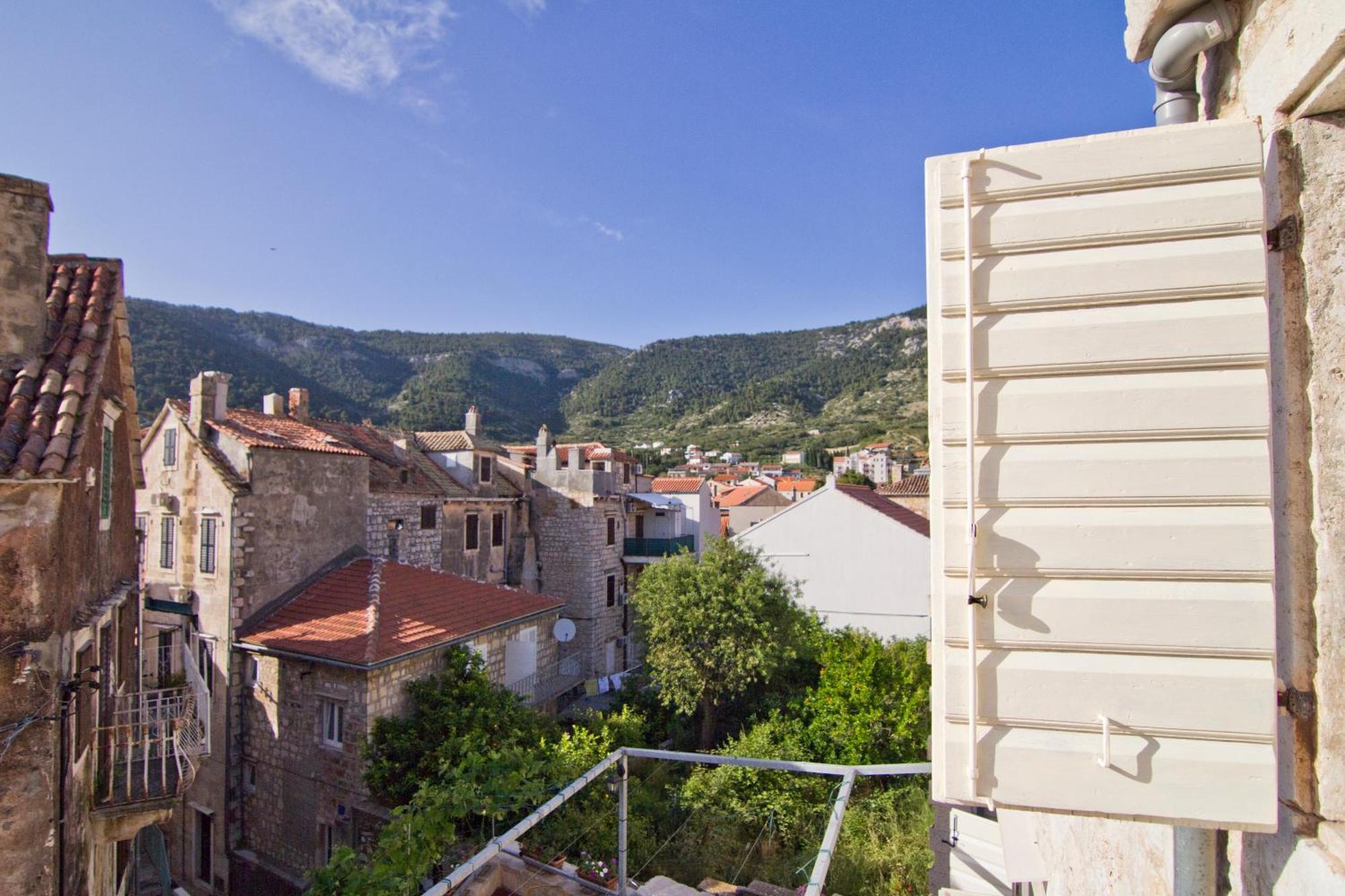 Apartments Donika Komiza Bagian luar foto