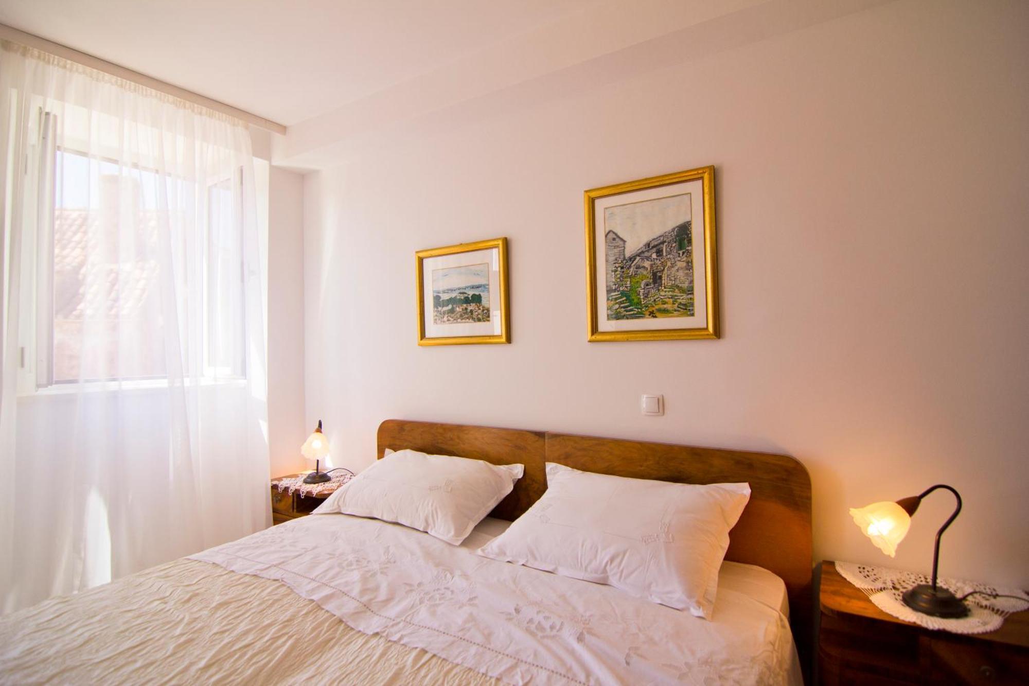 Apartments Donika Komiza Ruang foto