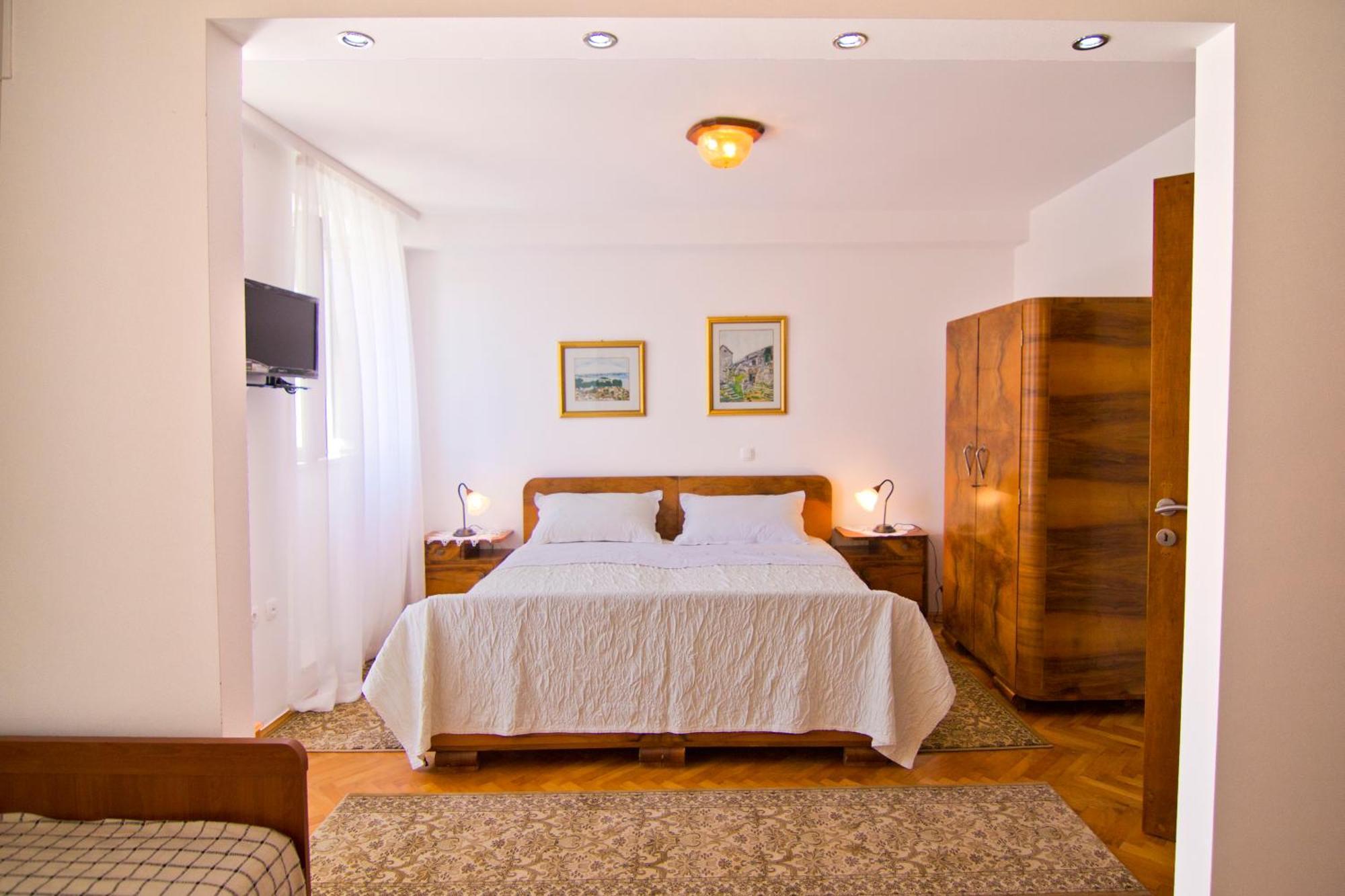 Apartments Donika Komiza Ruang foto