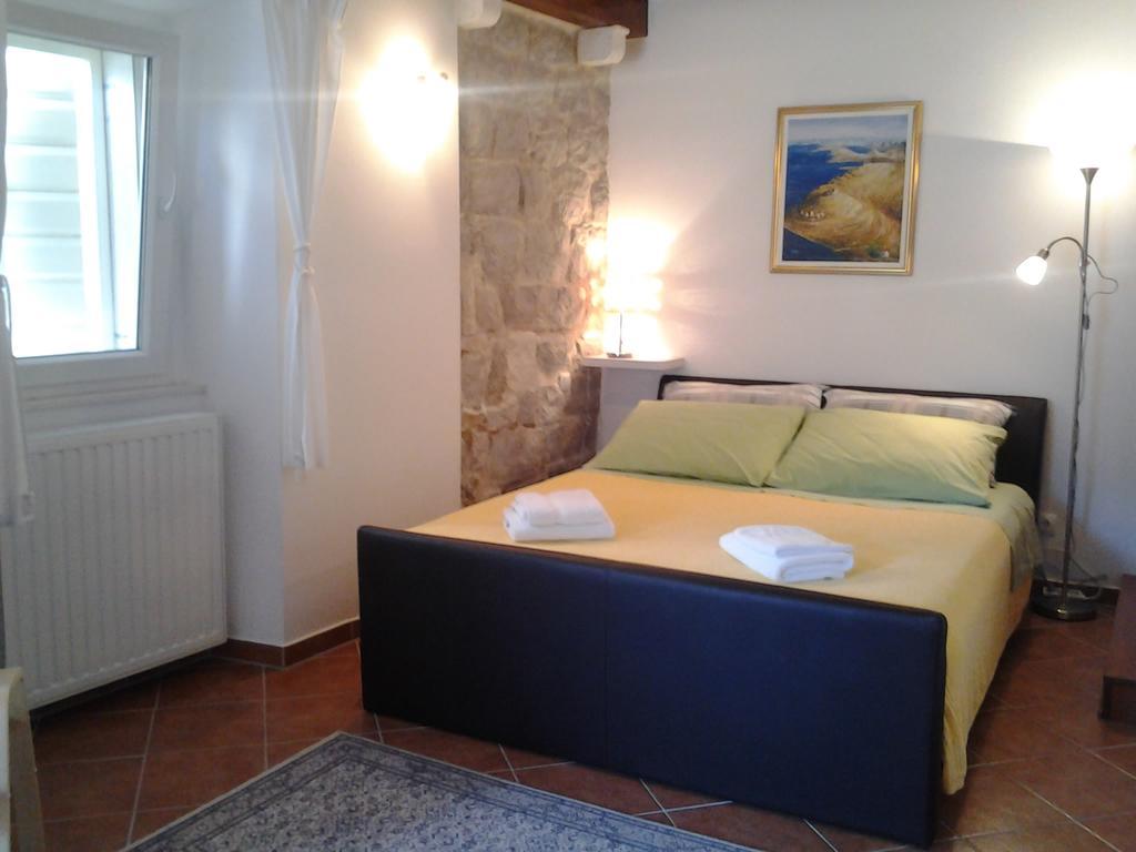 Apartments Donika Komiza Bagian luar foto