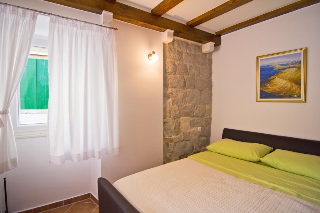 Apartments Donika Komiza Bagian luar foto