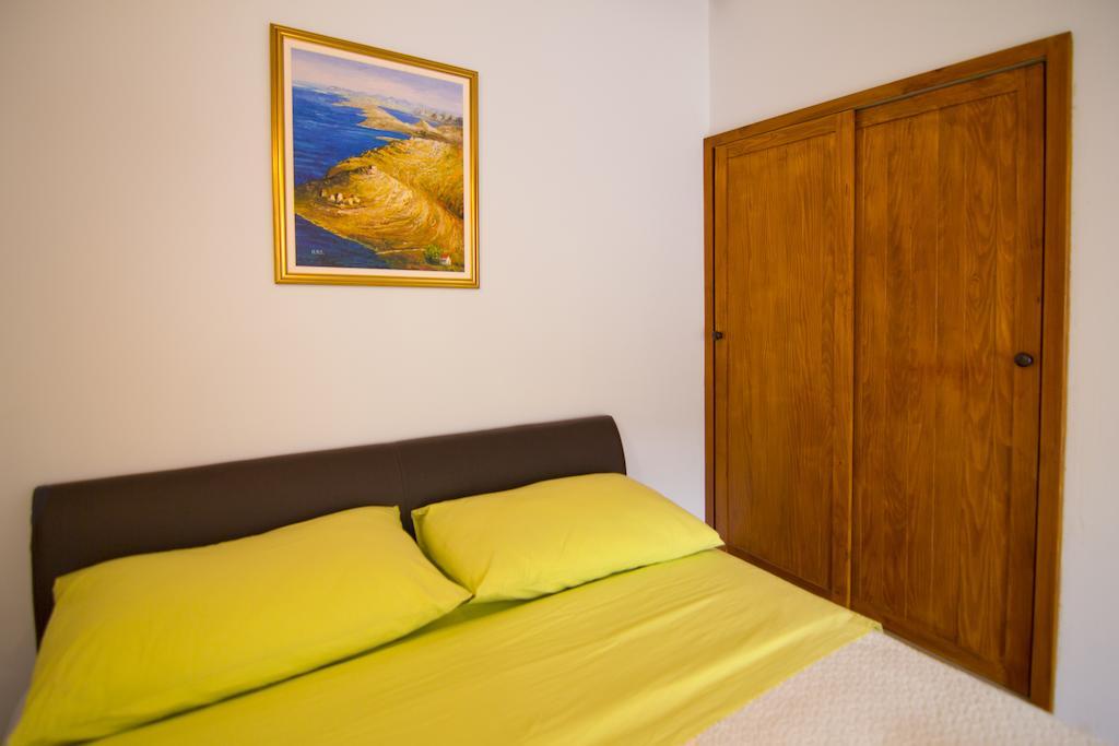 Apartments Donika Komiza Ruang foto