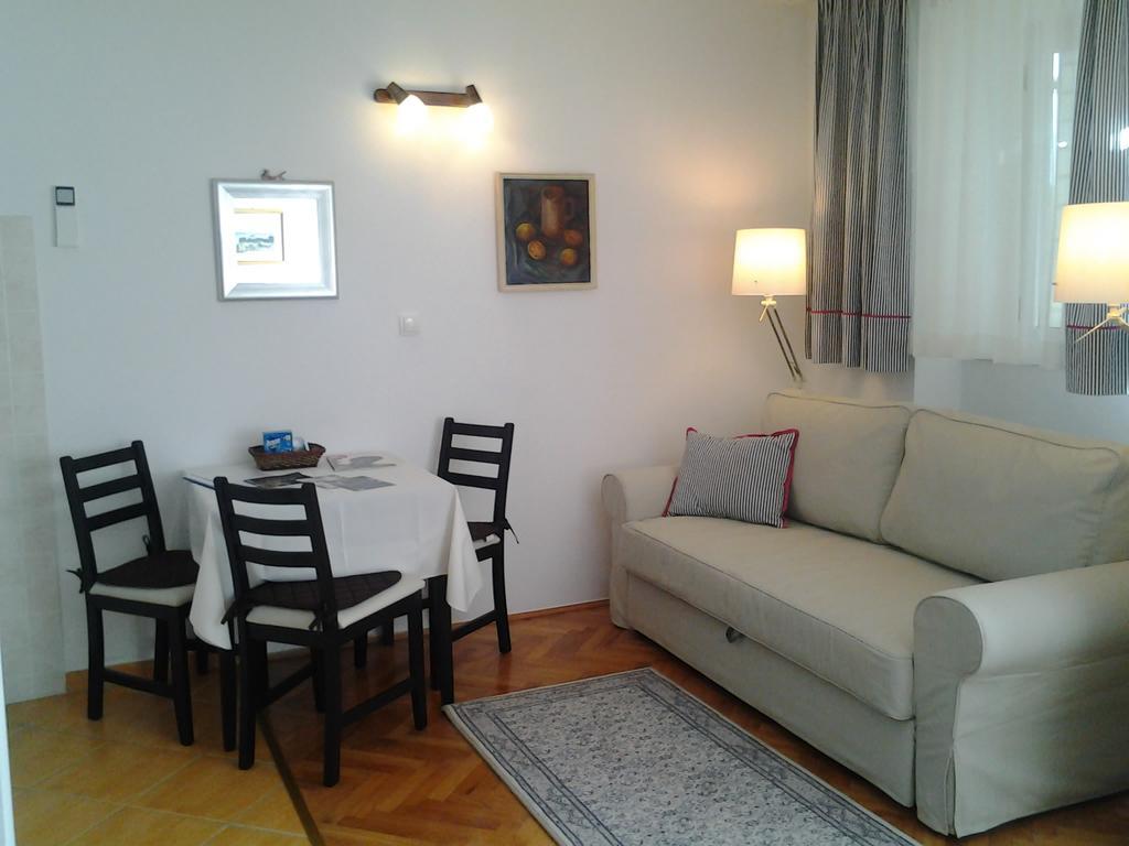 Apartments Donika Komiza Bagian luar foto