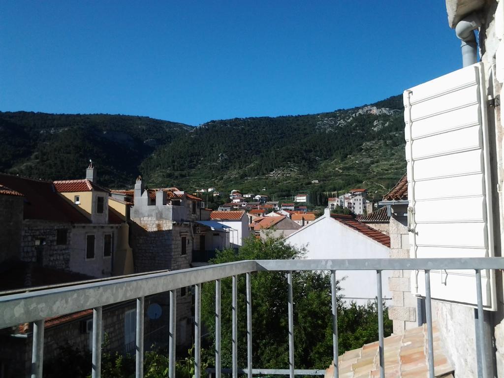 Apartments Donika Komiza Bagian luar foto