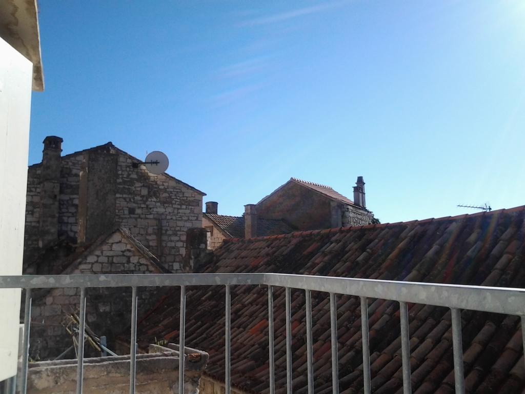 Apartments Donika Komiza Bagian luar foto