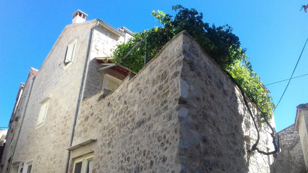 Apartments Donika Komiza Bagian luar foto